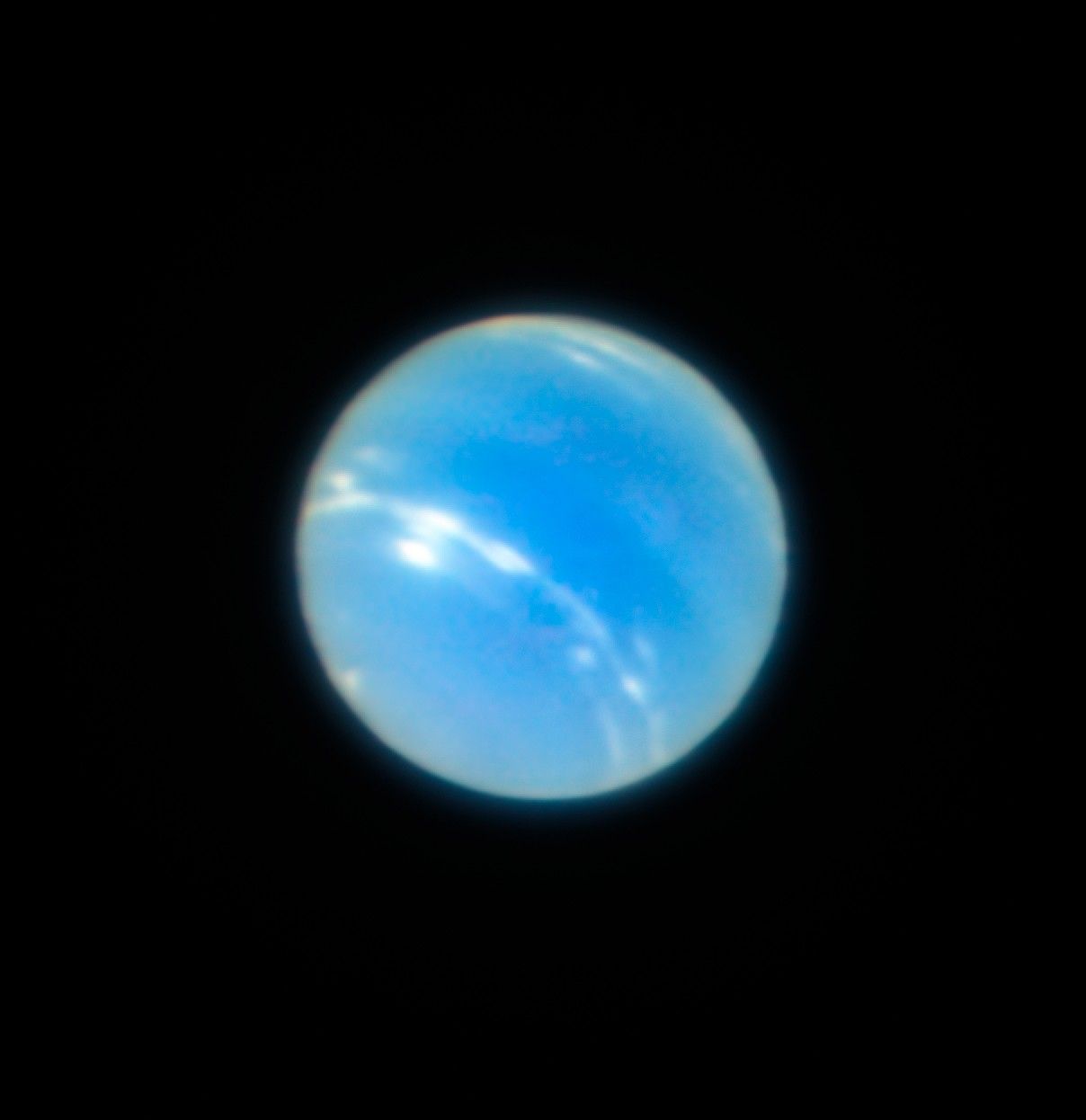 Neptune captured by VLT adaptive optics